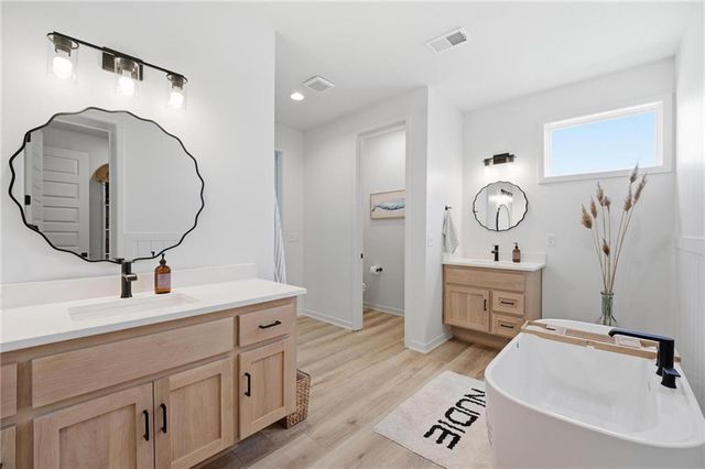 2132 SW Wheatfield Drive, Lee's Summit, MO 64082