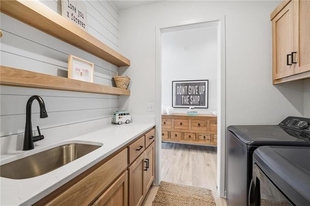 2132 SW Wheatfield Drive, Lee's Summit, MO 64082