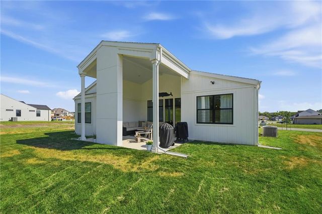 2132 SW Wheatfield Drive, Lee's Summit, MO 64082