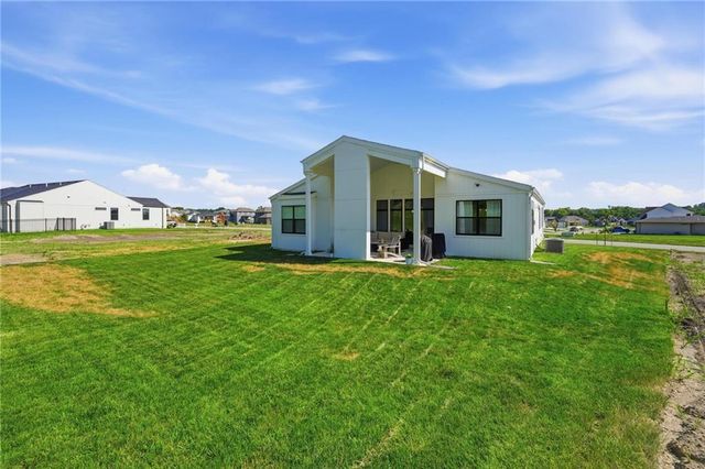 2132 SW Wheatfield Drive, Lee's Summit, MO 64082