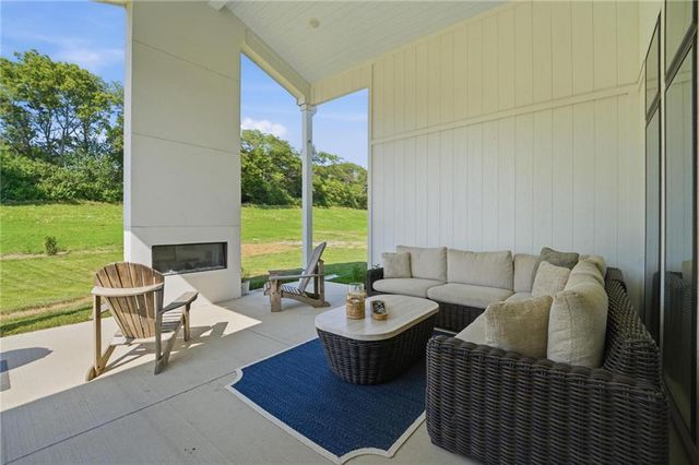 2132 SW Wheatfield Drive, Lee's Summit, MO 64082
