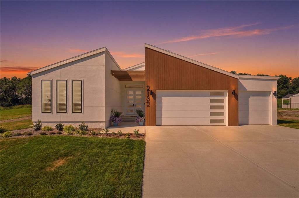 2132 SW Wheatfield Drive, Lee's Summit, MO 64082