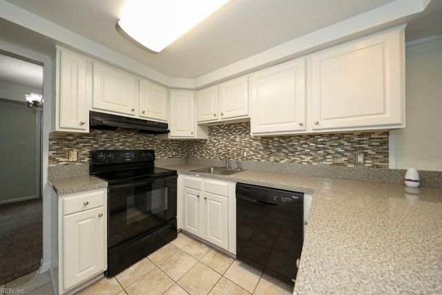 911 Smoke Tree LN, Virginia Beach, VA 23452