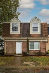 911 Smoke Tree LN, Virginia Beach, VA 23452