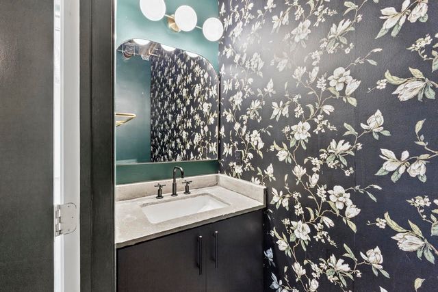 1001 Belleview Street 204, Dallas, TX 75215