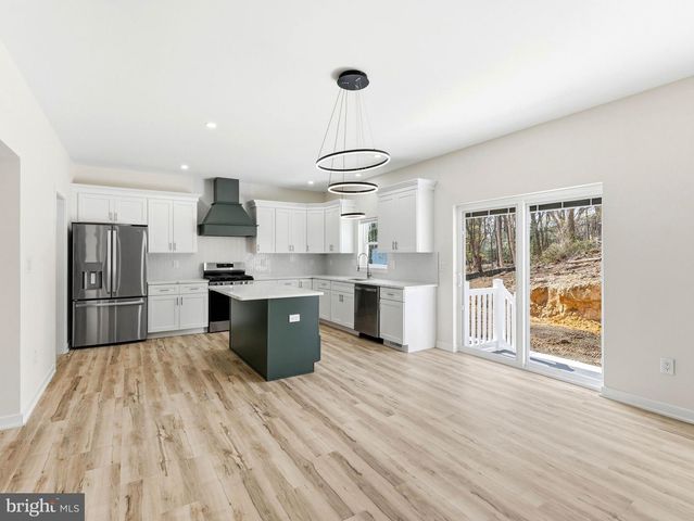 48 FARRIER AVE, Blackwood, NJ 08012