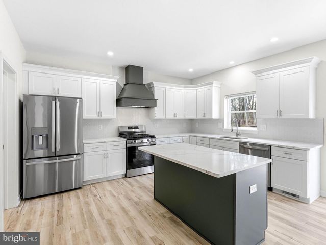 48 FARRIER AVE, Blackwood, NJ 08012