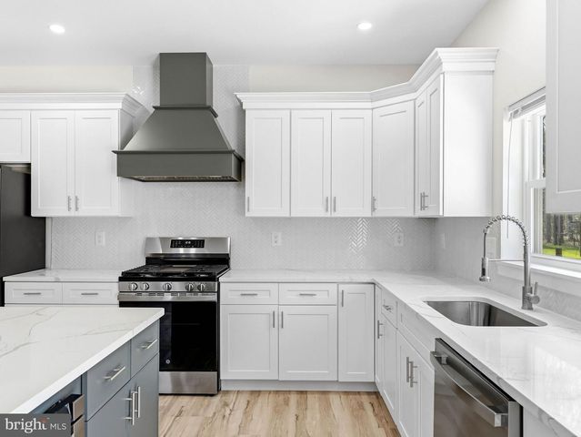 48 FARRIER AVE, Blackwood, NJ 08012