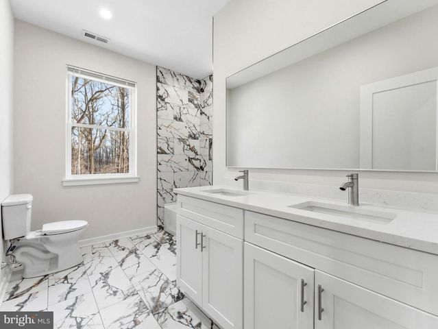 48 FARRIER AVE, Blackwood, NJ 08012