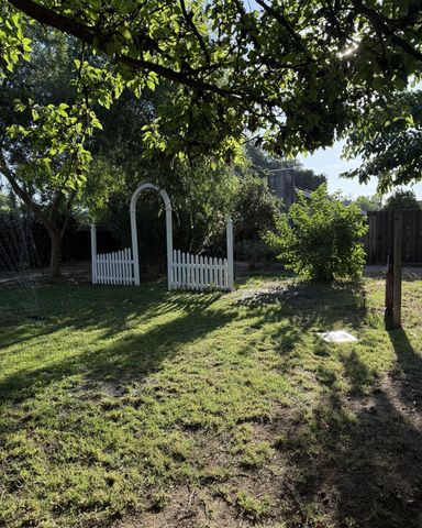 18 N Byron Drive, Lemoore, CA 93245