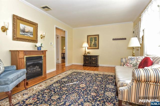 143 Manhattan Avenue, Waldwick, NJ 07463