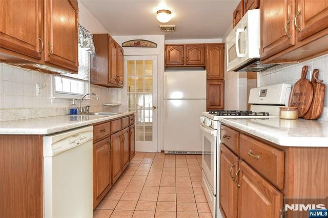 143 Manhattan Avenue, Waldwick, NJ 07463