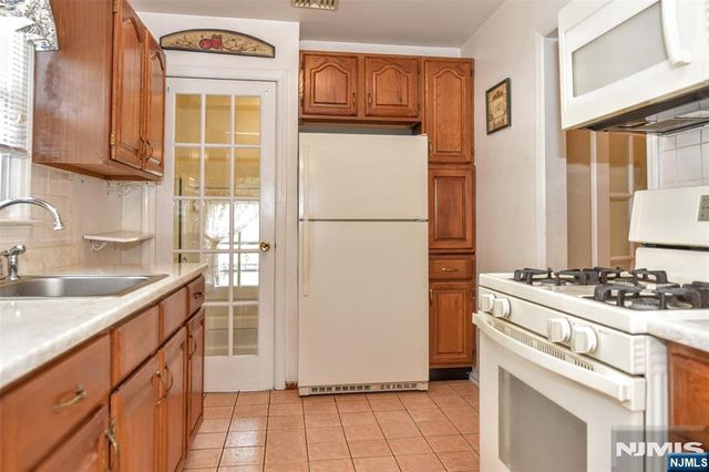 143 Manhattan Avenue, Waldwick, NJ 07463