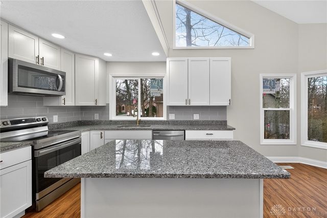 811 Wind Bluff Point, Springboro, OH 45066