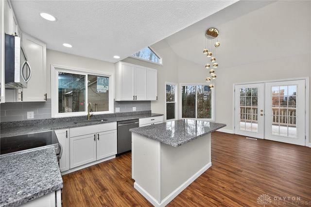 811 Wind Bluff Point, Springboro, OH 45066