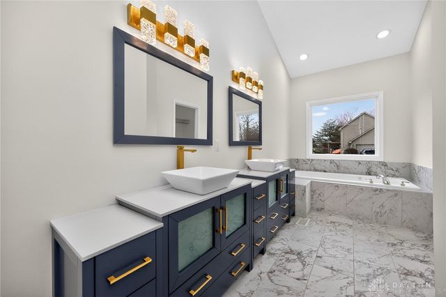 811 Wind Bluff Point, Springboro, OH 45066