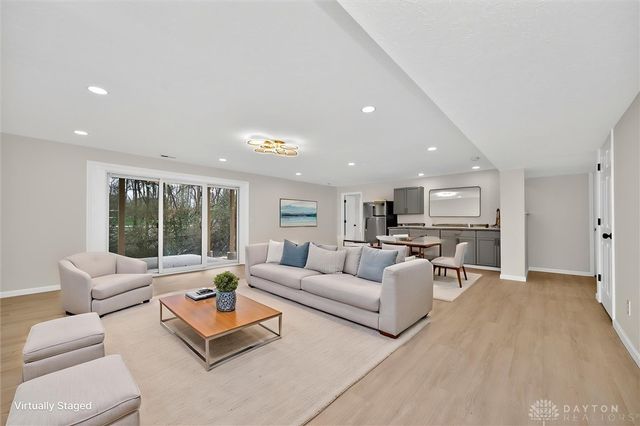 811 Wind Bluff Point, Springboro, OH 45066