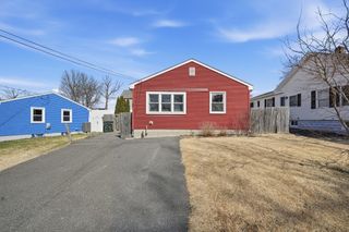 88 Agnes St, Springfield, MA 01118