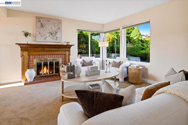 6086 Bellingham Dr, Castro Valley, CA 94552