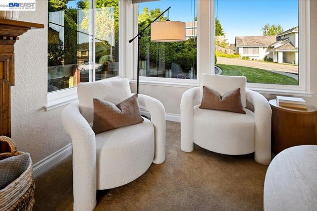 6086 Bellingham Dr, Castro Valley, CA 94552