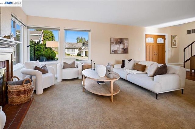 6086 Bellingham Dr, Castro Valley, CA 94552