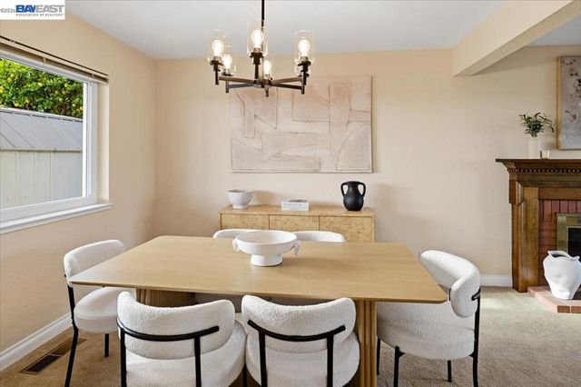 6086 Bellingham Dr, Castro Valley, CA 94552