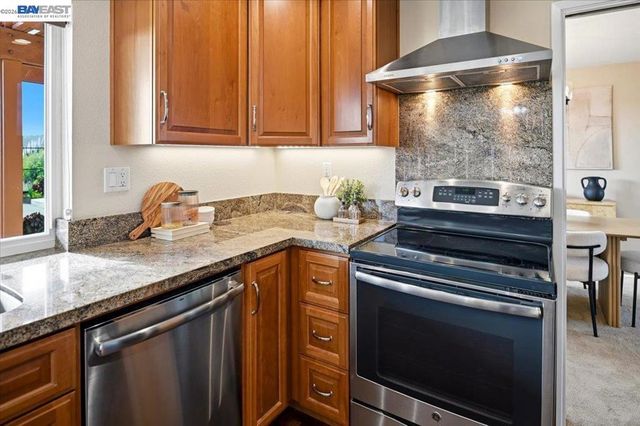 6086 Bellingham Dr, Castro Valley, CA 94552
