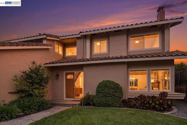 6086 Bellingham Dr, Castro Valley, CA 94552