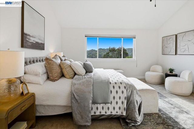 6086 Bellingham Dr, Castro Valley, CA 94552