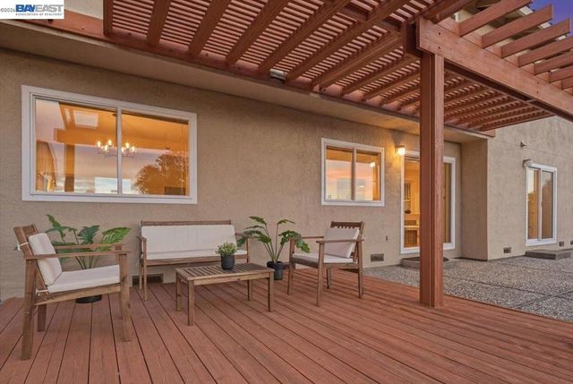 6086 Bellingham Dr, Castro Valley, CA 94552
