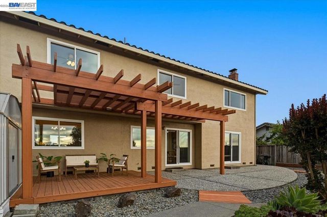 6086 Bellingham Dr, Castro Valley, CA 94552