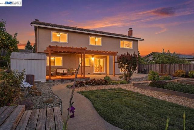 6086 Bellingham Dr, Castro Valley, CA 94552