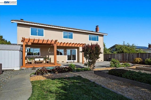 6086 Bellingham Dr, Castro Valley, CA 94552