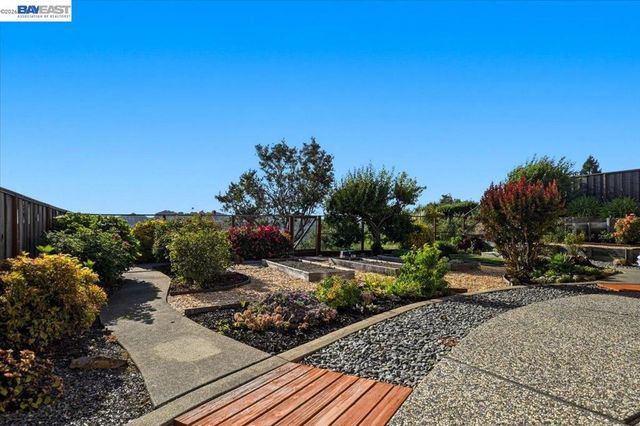 6086 Bellingham Dr, Castro Valley, CA 94552