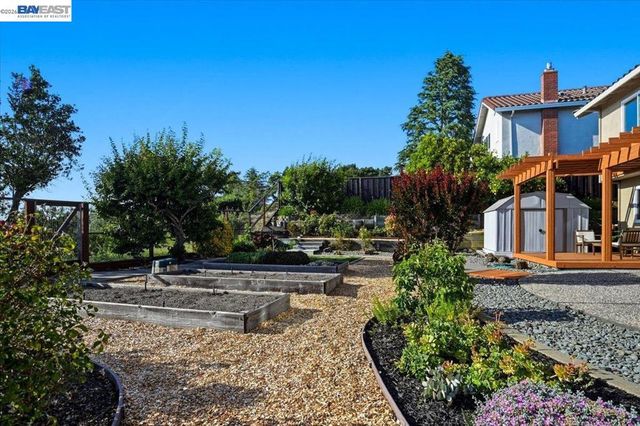 6086 Bellingham Dr, Castro Valley, CA 94552