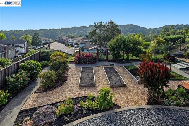6086 Bellingham Dr, Castro Valley, CA 94552
