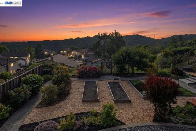 6086 Bellingham Dr, Castro Valley, CA 94552