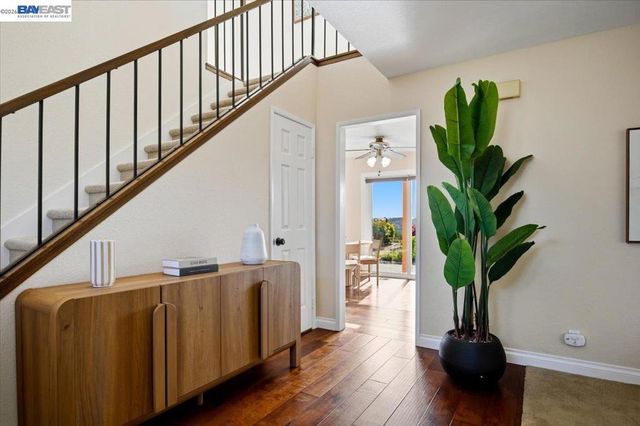 6086 Bellingham Dr, Castro Valley, CA 94552