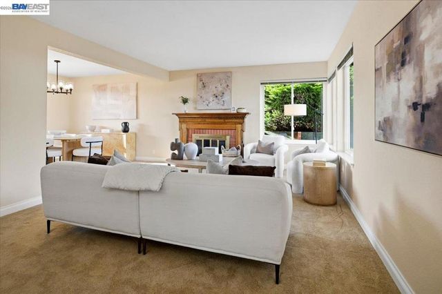 6086 Bellingham Dr, Castro Valley, CA 94552