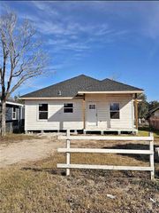 614 E Birch Avenue, Alamo, TX 78516