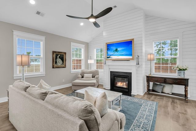 607 Yellow Leaf Lane, Summerville, SC 29486