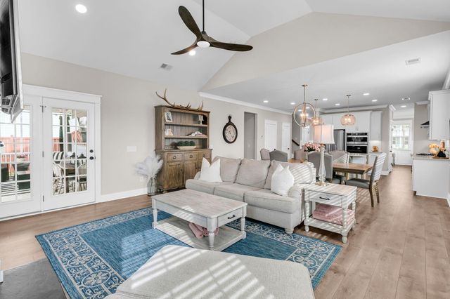 607 Yellow Leaf Lane, Summerville, SC 29486