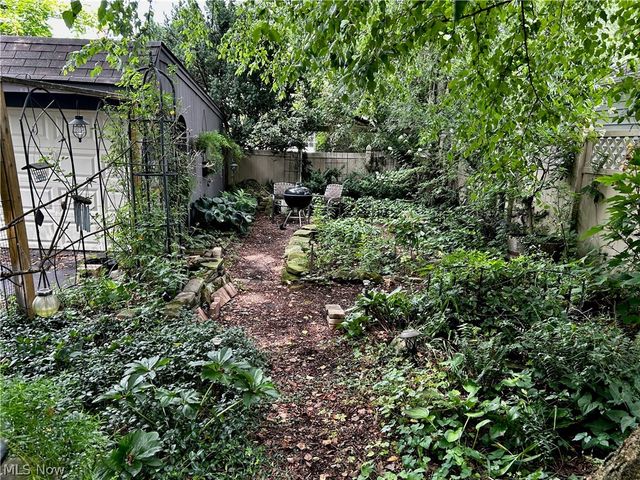 3887 Northampton Road, Cleveland Heights, OH 44121