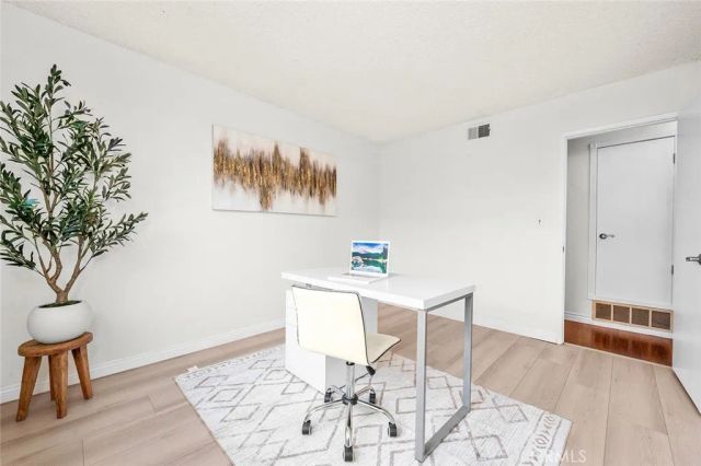 2011 W Katella Avenue 11, Anaheim, CA 92804