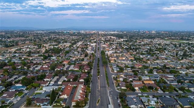 2011 W Katella Avenue 11, Anaheim, CA 92804