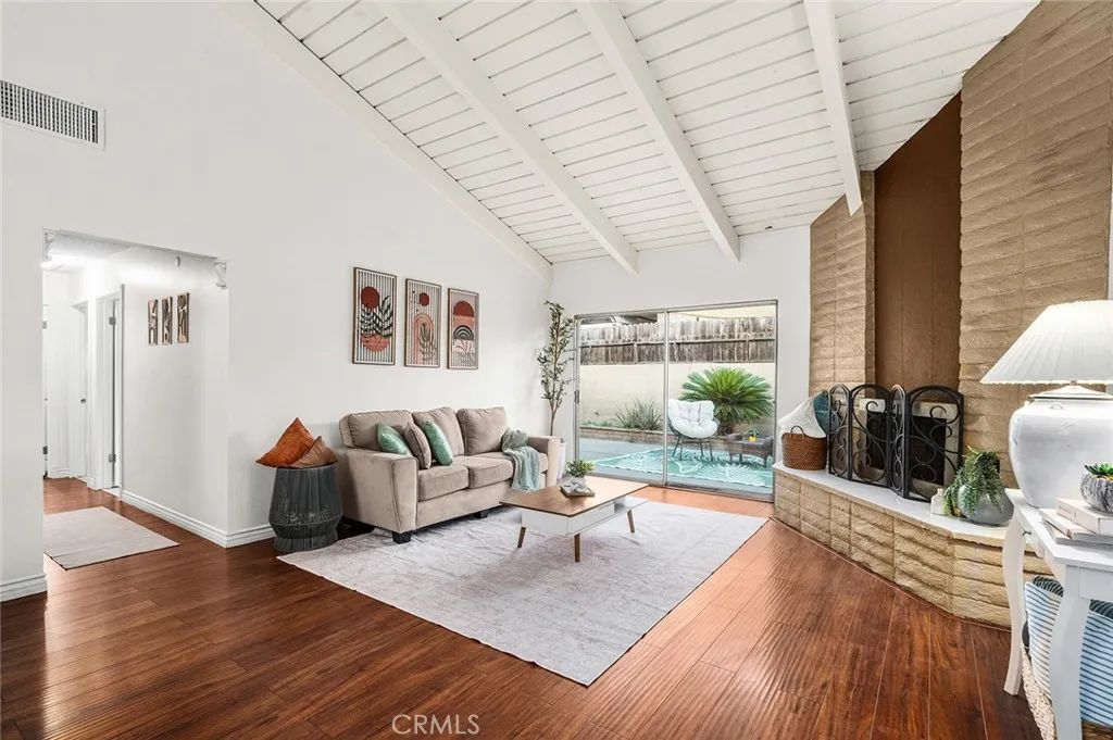 2011 W Katella Avenue 11, Anaheim, CA 92804