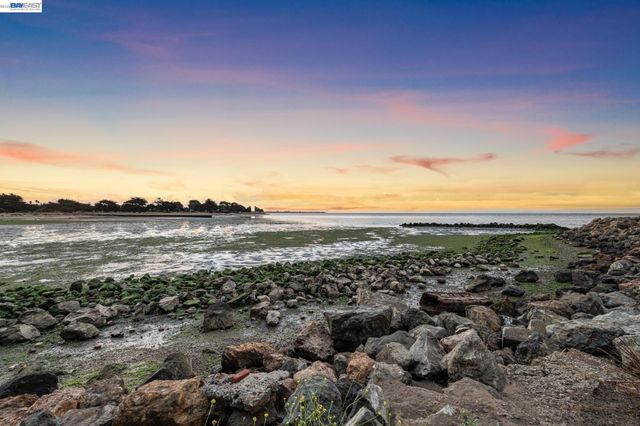 1321 Webster St D116, Alameda, CA 94501