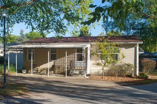 8 Birch Lane, Olmsted Falls, OH 44138