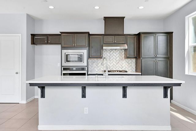 5394 W Santa Cruz Way, Fresno, CA 93722