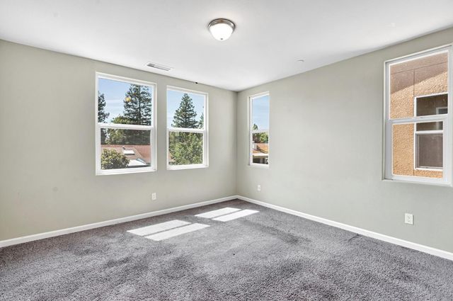 5394 W Santa Cruz Way, Fresno, CA 93722